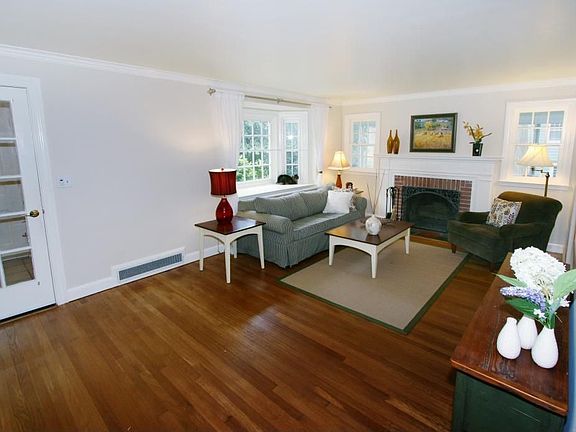 3rd image of 107 Parker Ave