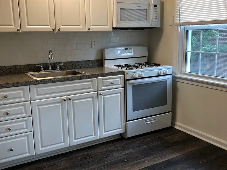 Jericho Manor Apartments — Photo 80