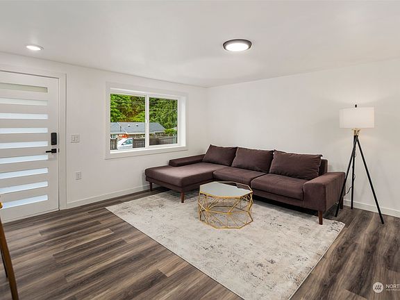 3rd image of 18929 32nd Avenue NE