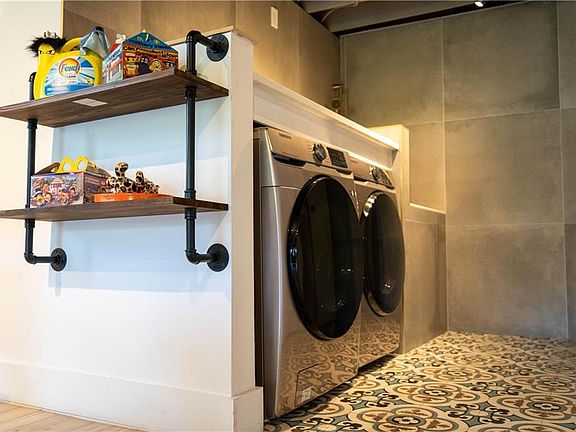 2nd image of 15590 Thompson Rd