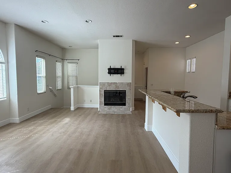10860 Ivy Hill Dr #8 — Photo 5