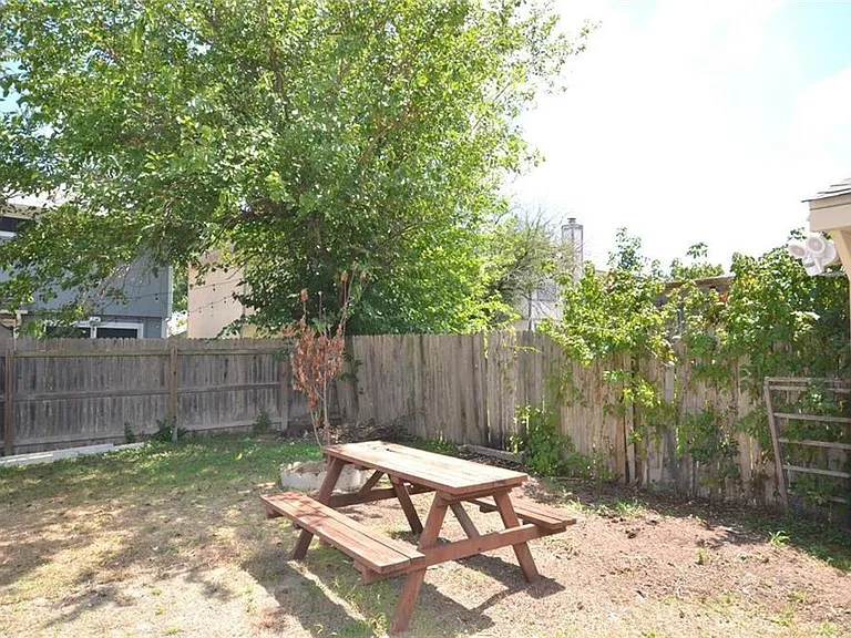 13903 Lothian Dr — Photo 35