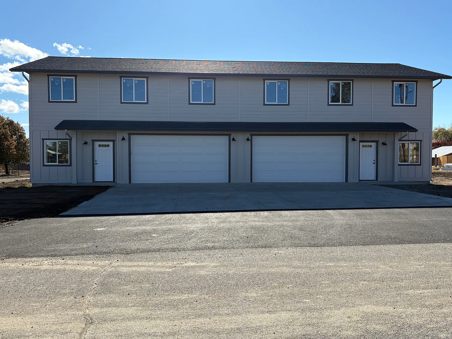 3 bed, 2.5 bath, 1800 sqft, $2,100 — Photo 1