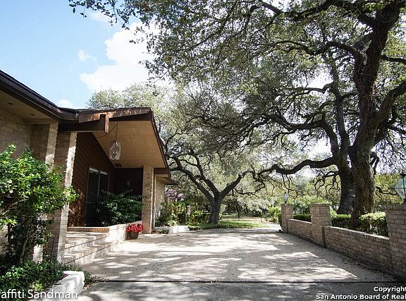 5th image of 9607 Aster Cir