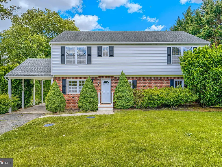 605 N Paradise Rd — Photo 2