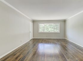 3547 Glenwood Rd, Decatur, GA