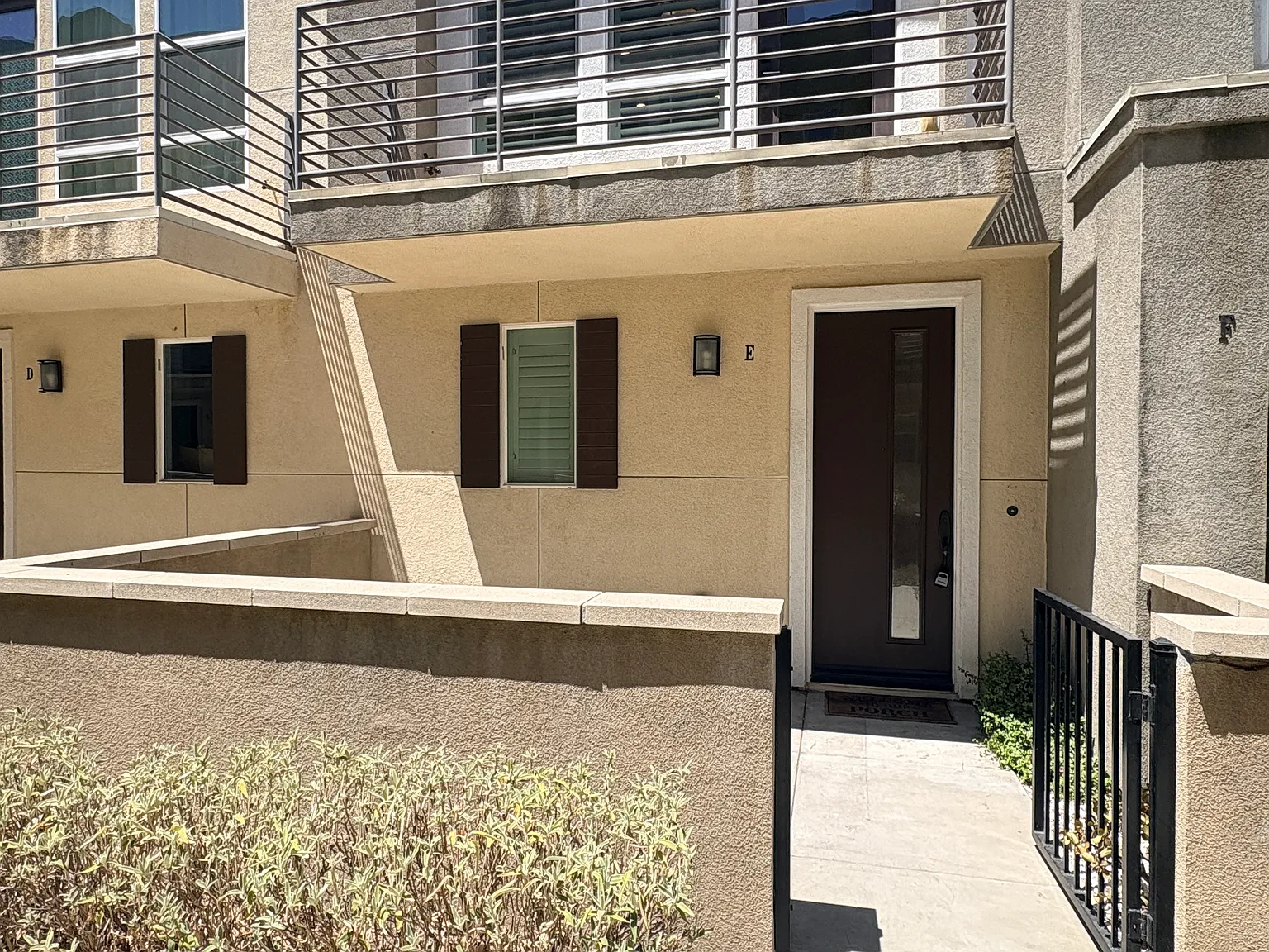 3 bed, 1390 sqft, $3,400 — Photo 2