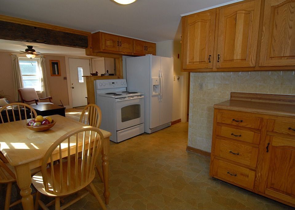 2nd image of 18 Bartlett St