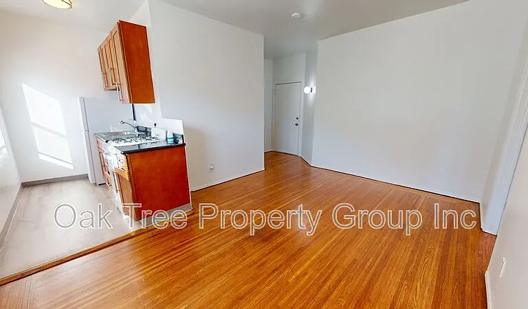 454 34th St #4 — Photo 1