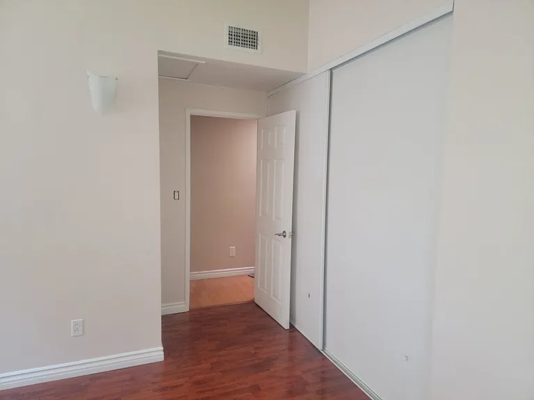 11427 Stranwood Ave — Photo 9