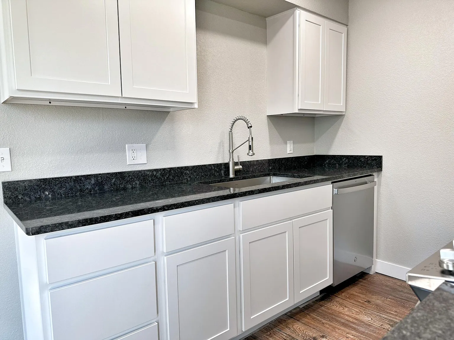 602 SW C St — Photo 4