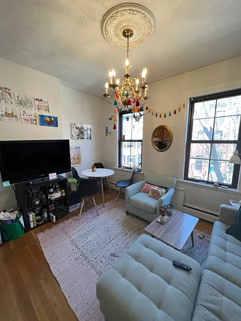 2 bed, 800 sqft, $3,500 — Photo 1