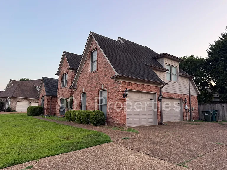 3777 Pavilion Cir — Photo 2