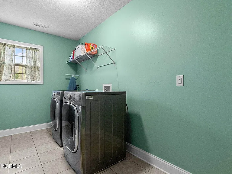 160 Argyll Ave — Photo 18