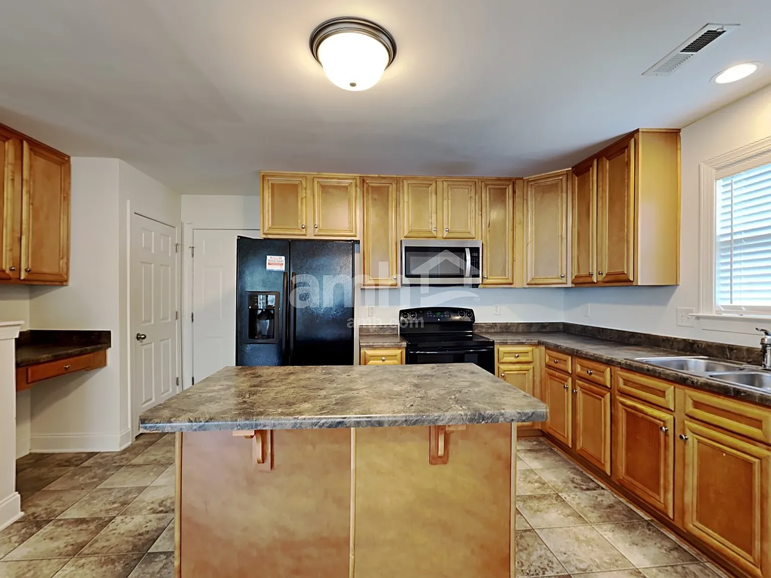 4 bed, 2.5 bath, 1826 sqft, $2,155 — Photo 3