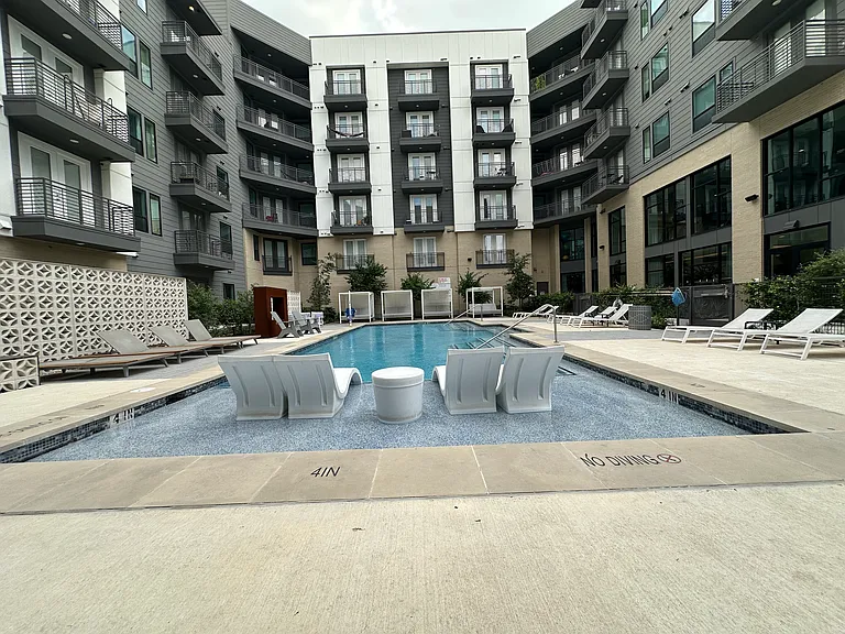 E Riverside Dr — Photo 14