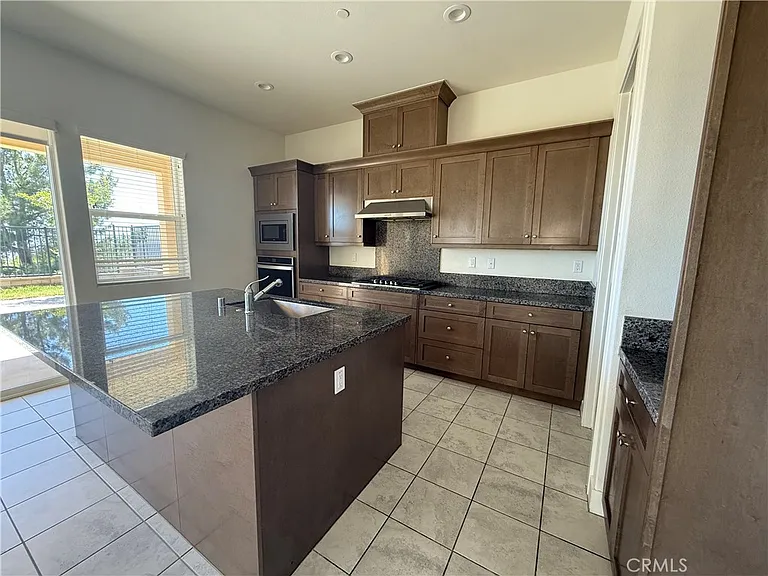 19042 Martino Ct — Photo 6