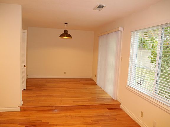 Formal dinning room