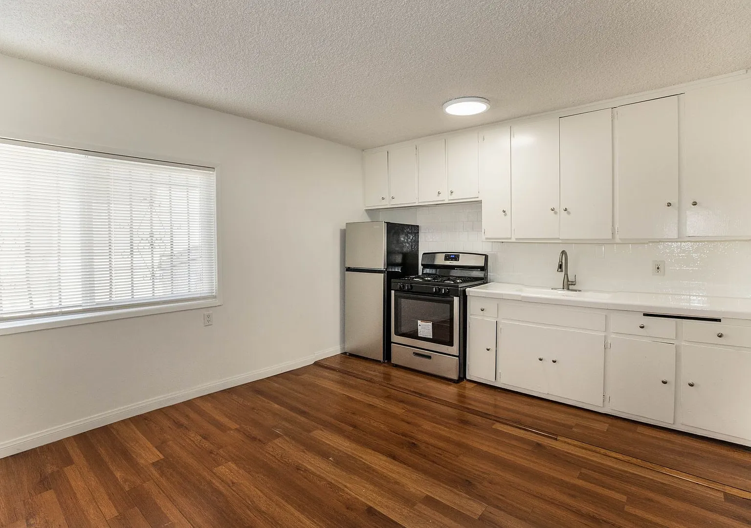 39 Sunset Ave. — Photo 2