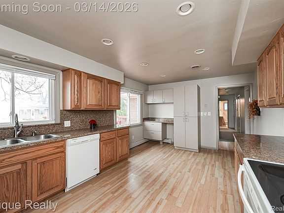 5th image of 5880 Whittaker Rd