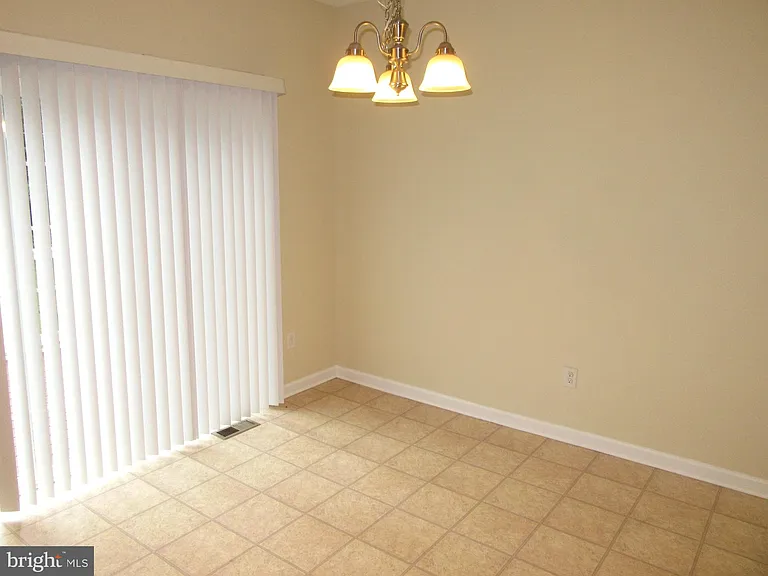 524 Jacobsen Dr — Photo 3