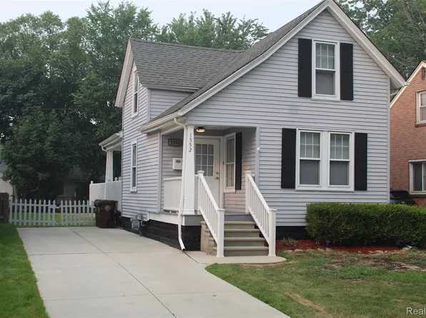 1552 Brys Dr, Grosse Pointe Woods, MI 48236