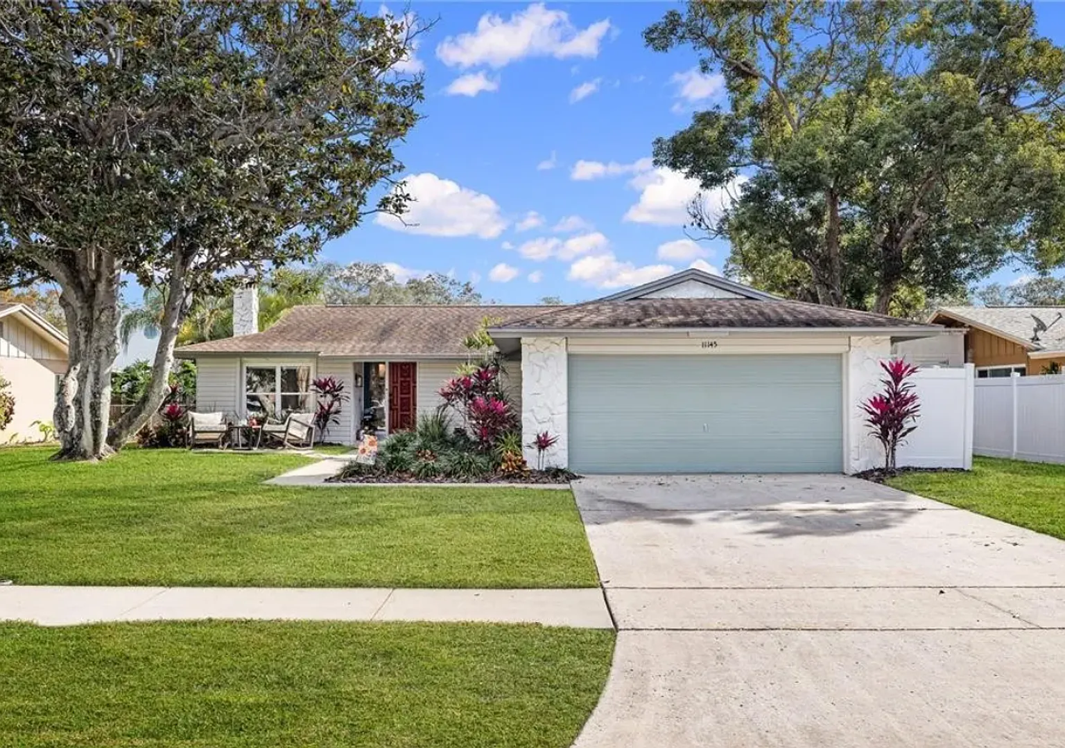 Charming 3-Bedroom Largo Home: Modern Design, Prime Location, and Spacious Backyard! — Photo 1