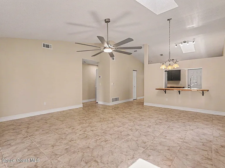 3695 Brentwood Ct — Photo 6