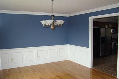 4th image of 386 Essex St