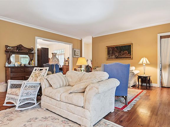 5th image of 6714 Robinson Ln