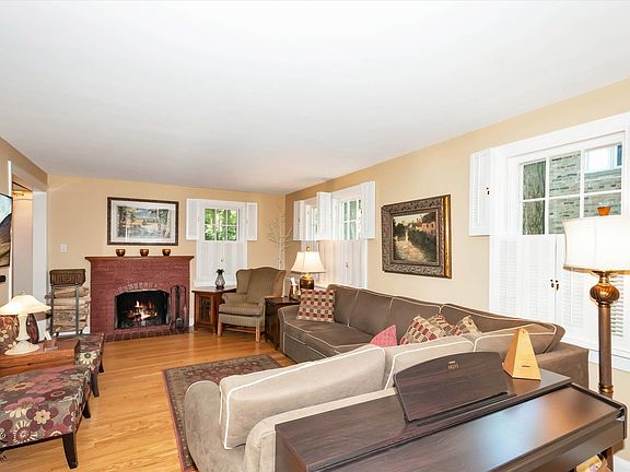 4th image of 4832 Wallbank Ave