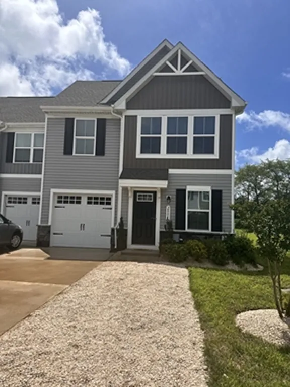 3 bed, 2.5 bath, 1540 sqft, $2,200 — Photo 1