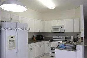 8158 NW 108th Ct - 8158 — Photo 3