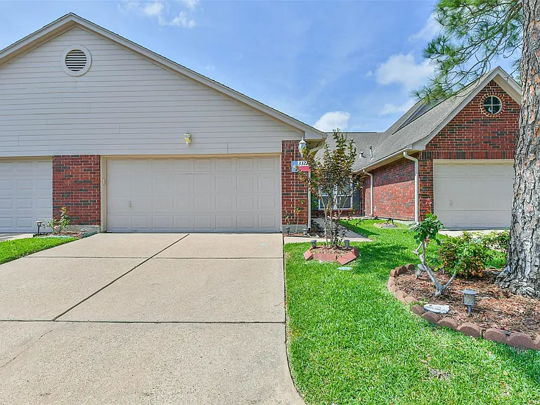 3327 S Country Meadows Ln — Photo 1