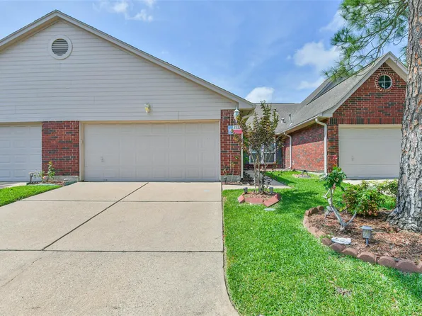 3327 S Country Meadows Ln, Pearland, TX 77584