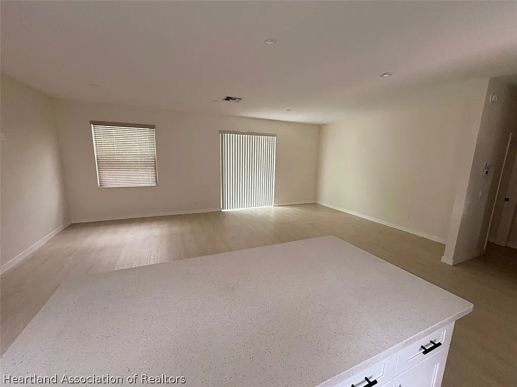 3 bed, 2.0 bath, 1516 sqft, $2,000 — Photo 3