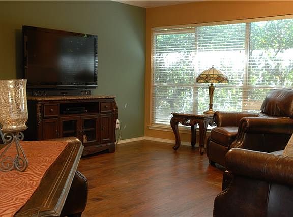 4th image of 6320 Hillview Ln