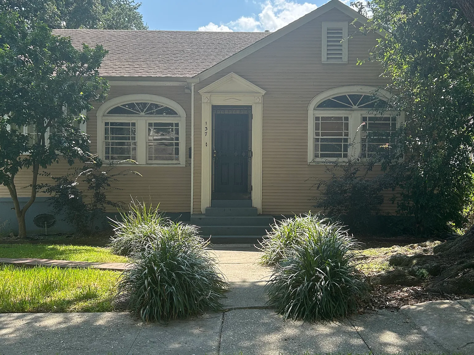 3 bed, 1620 sqft, $2,200 — Photo 1