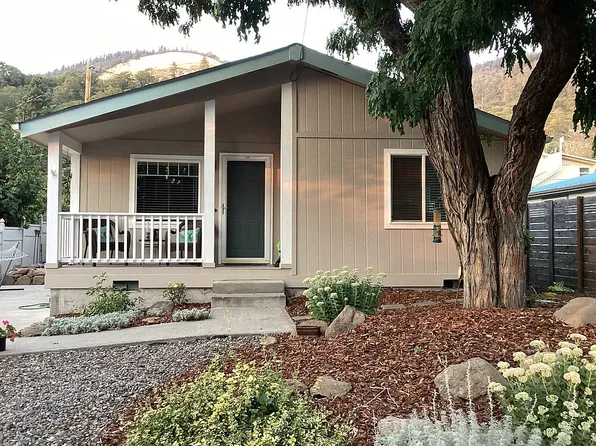 406 W Franklin St, Bingen, WA 98605