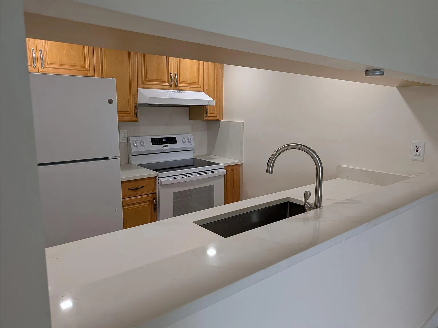 2 bed, 2.0 bath, 770 sqft, $1,950 — Photo 2