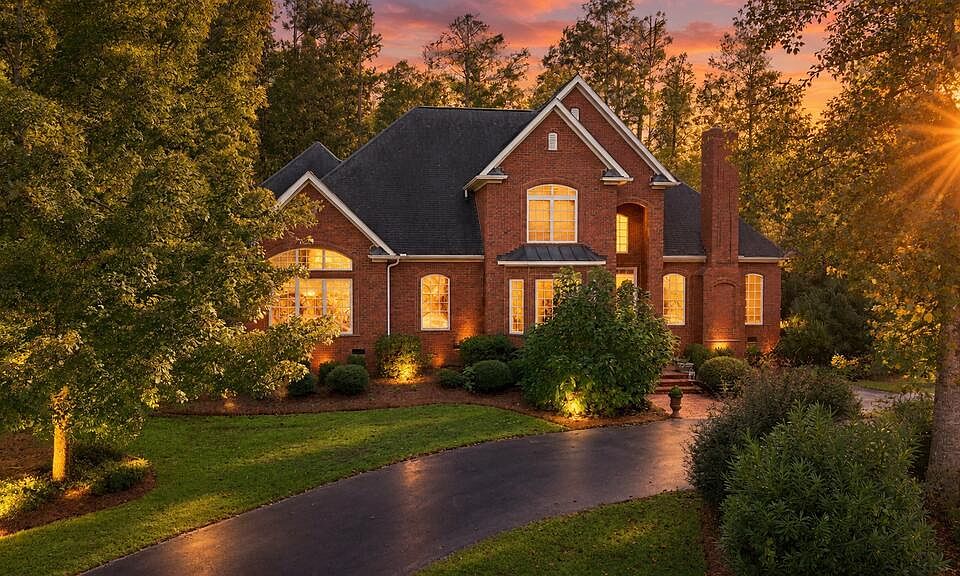 1st image of 306 Parkwood Rd