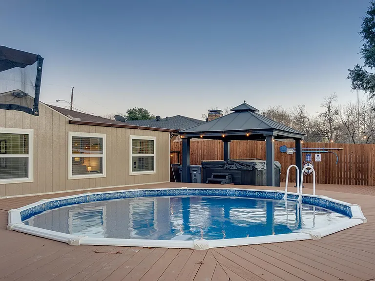 7809 Claremont Dr — Photo 29