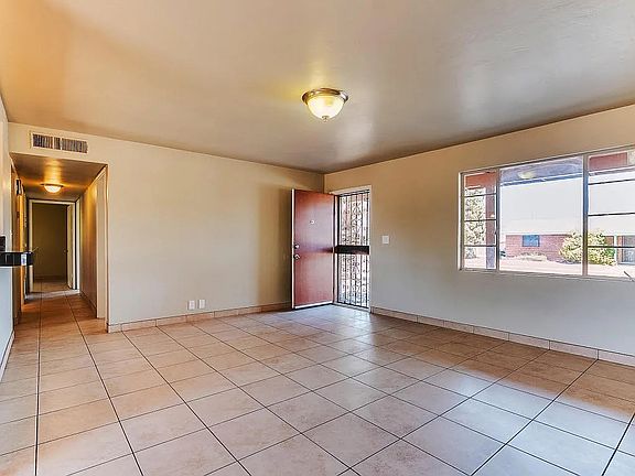 5772- Living_12132022