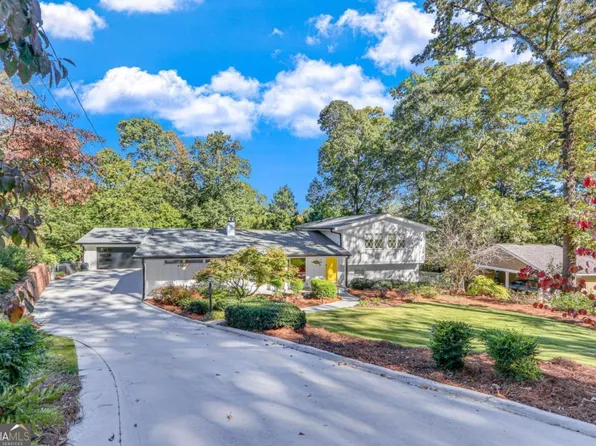 892 Chattahoochee Dr, Gainesville, GA 30501