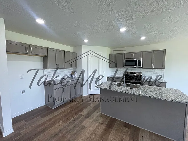 1737 N Boxwood Dr — Photo 5