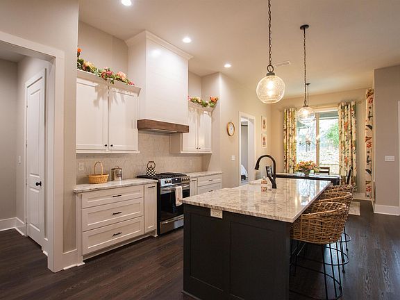 5th image of 9232 Villas Ct