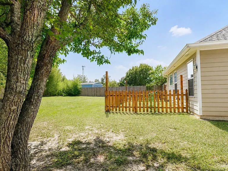 3829 Edinburg Cir — Photo 30