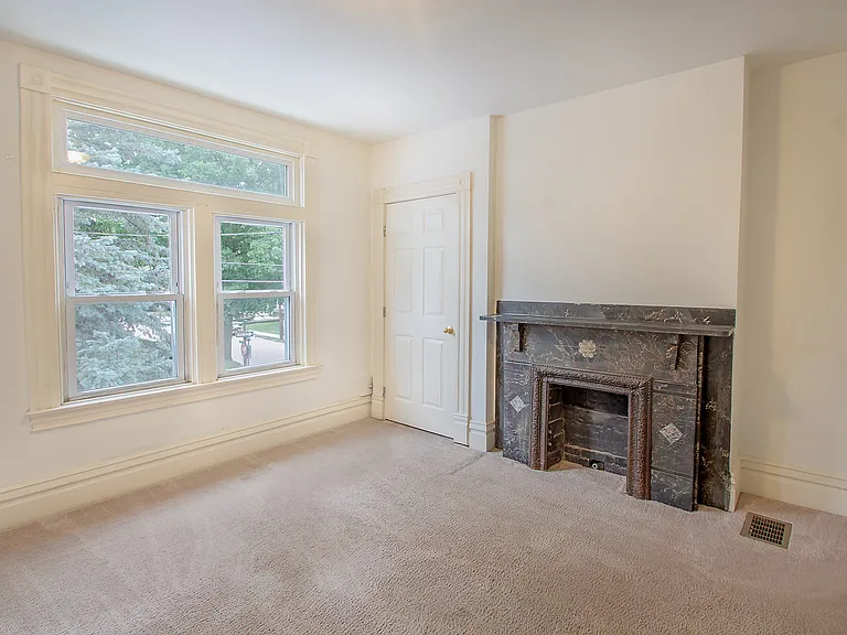 328 Franklin Ave — Photo 10