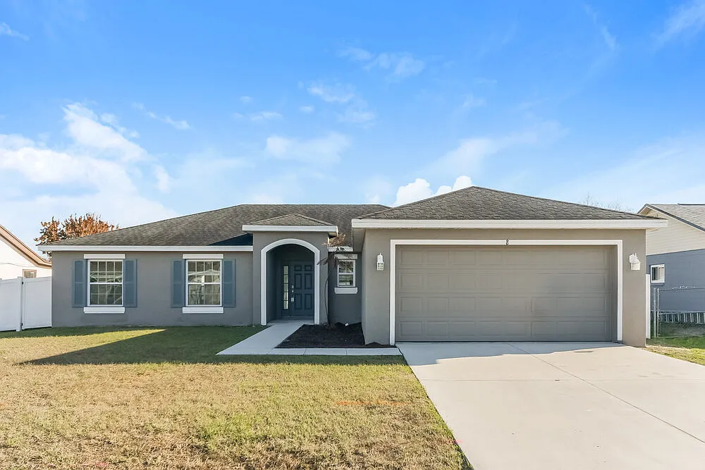 4 bed, 2.0 bath, 1814 sqft, $2,960 — Photo 1