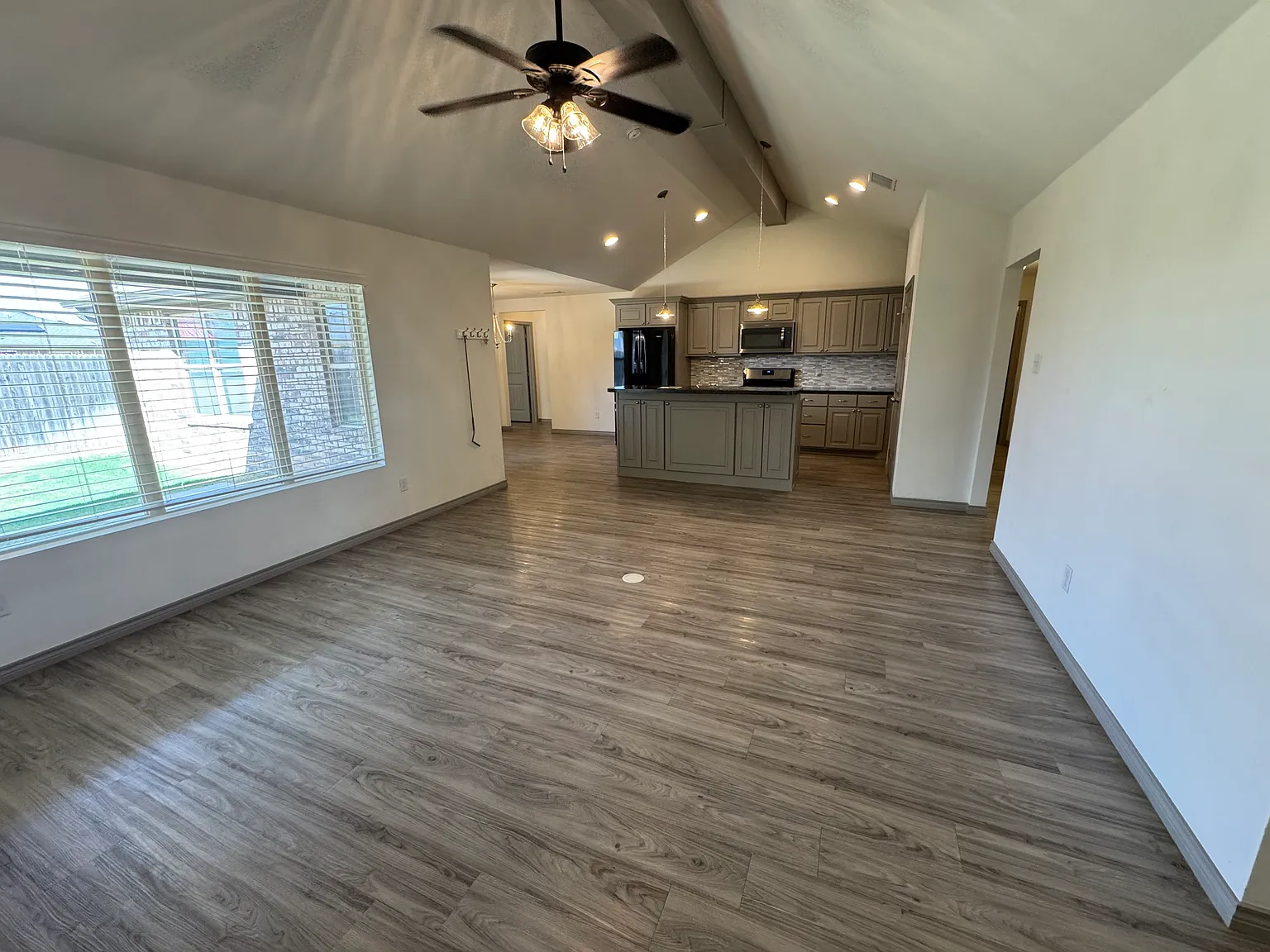 4 bed, 1762 sqft, $1,800 — Photo 3